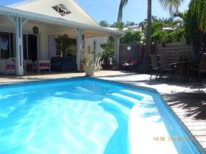 Belle villa avec piscine à 2 pas du lagon